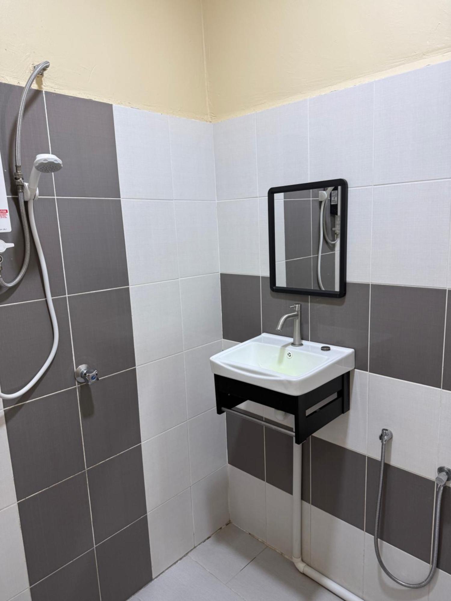 Maze Roomstay Langkawi Pantai Cenang  Exterior photo